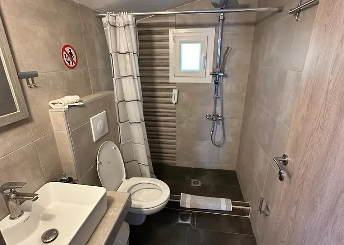 F & R דירה Peraía
